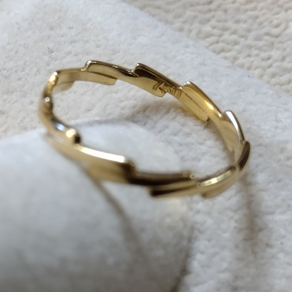 SOLD: 18k Stackable Ring - Picture 4 of 5